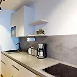 10 No8a Boardinghouse