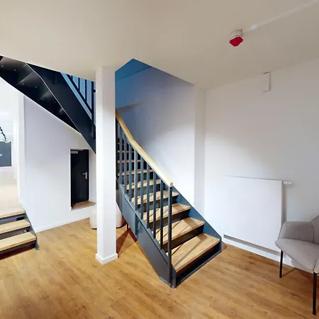Apartment 10 No8a Boardinghouse
