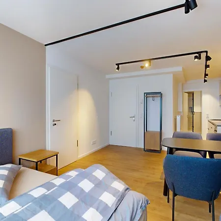 10 No8a Boardinghouse Apartment *