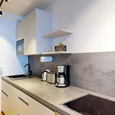 10 No8a Boardinghouse