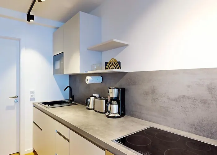 10 No8a Boardinghouse